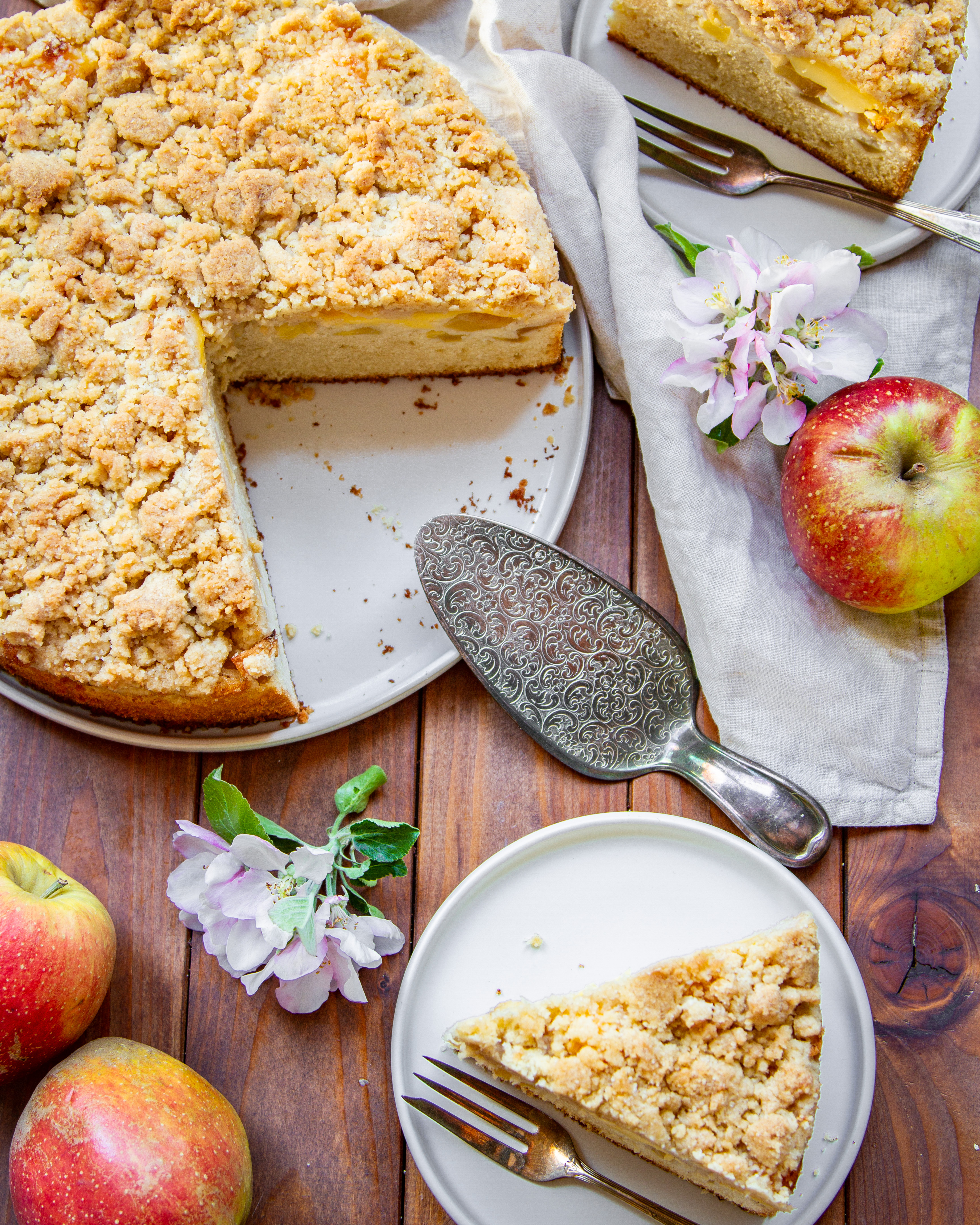 Apfelkuchen mit Vanillepudding und Streuseln - Tinas Küchenzauber
